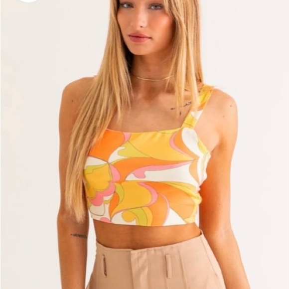 Tropical Style Twisted Back Crop Top - Picture 5 of 7